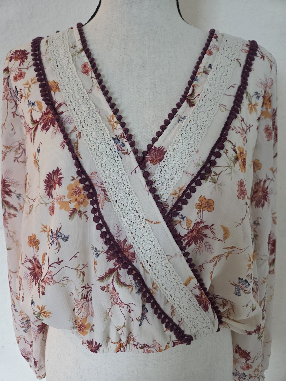 Francesca's Floral Chiffon Wrap V-Neck Lace Trim Balloon Sleeve Blouse M